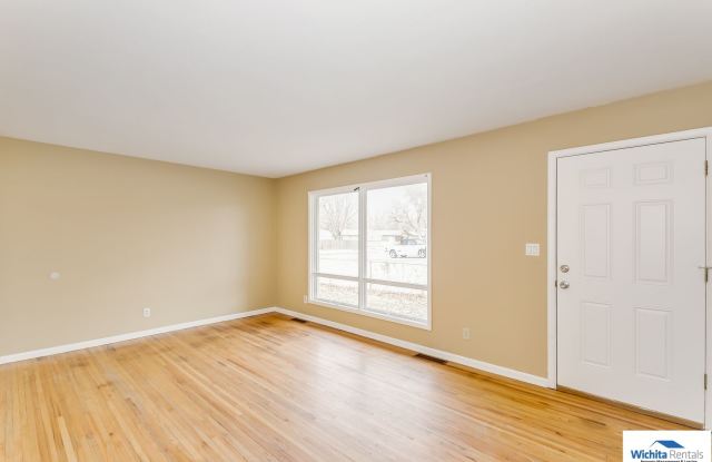 2 bedroom duplex with bonus room Gallery 3