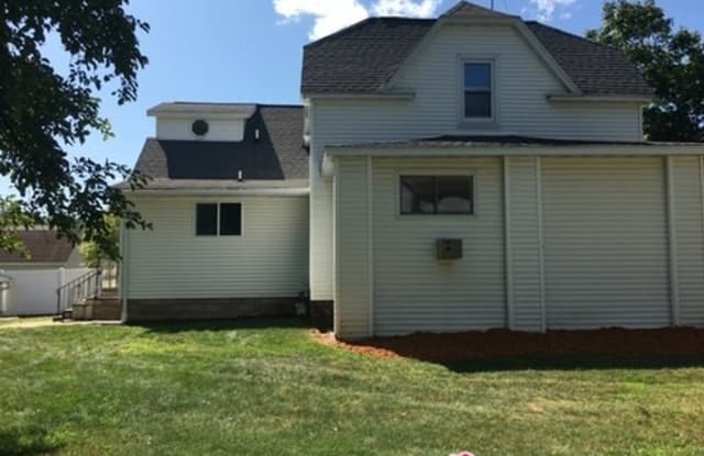 403 13th Avenue W - 403 13th Avenue West, Menomonie, WI 54751