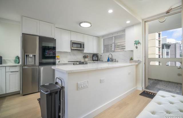 FULLY RENOVATED 2BR/2BA/1 PARKING – FURNISHED WAIKIKI CONDO WITH OCEAN & SUNSET VIEWS Gallery 3