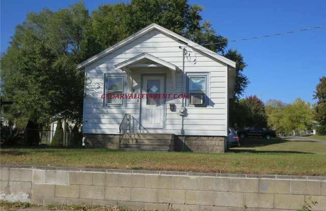 253 Monroe St Waterloo, IA 50703 photos photos