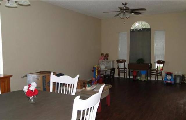 2417 Wildwood Lane Gallery 3