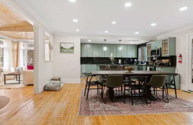 Short-term, pet-friendly, Ski Retreat in Quechee, VT Gallery 1