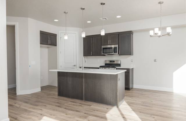Newer 3 Bedroom Townhome photos photos