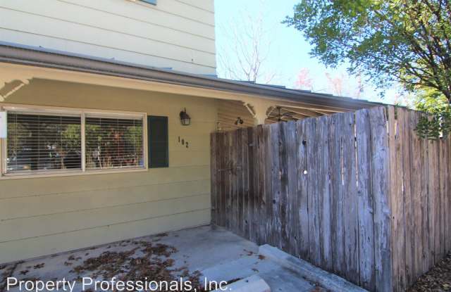 102 S Union - 102 South Union Avenue, New Braunfels, TX 78130