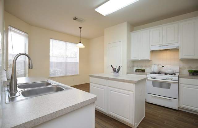5926 Hollister Cole - 5926 Hollister Cole, Houston, TX 77040