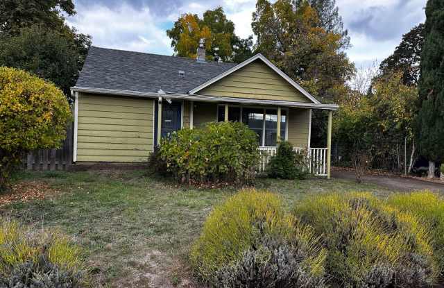 Nice home with an updated kitchen and hardwood flooring in SW Albany Gallery 1