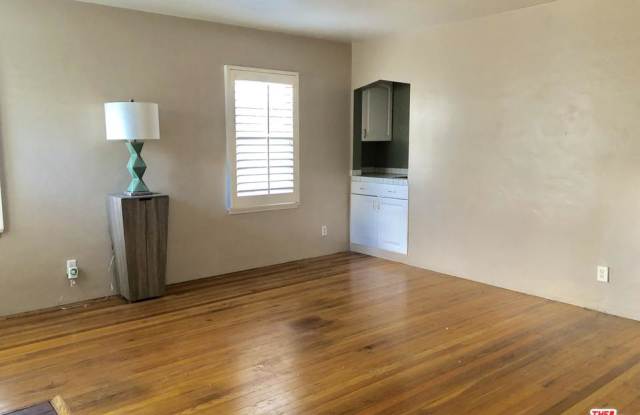 2467 BUTLER Avenue Gallery 4