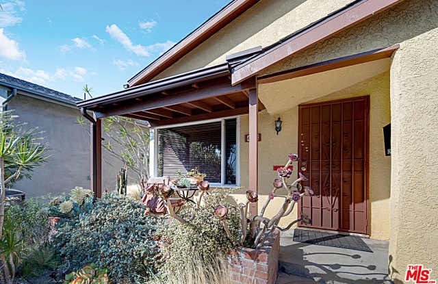 4258 Beethoven St Gallery 2