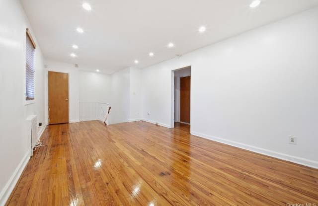 131-45 234th Street Gallery 3