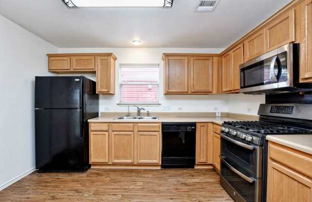 3 Bedroom 2.5 Bath with Gameroom in Cedar Park Towncenter Gallery 2