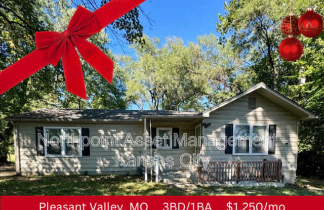 8608 Pence Rd - 8608 Pence Lane, Pleasant Valley, MO 64068