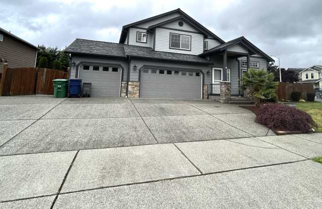 Spacious 4 bedroom 2.5 bath in Arlington with RV Parking photos photos