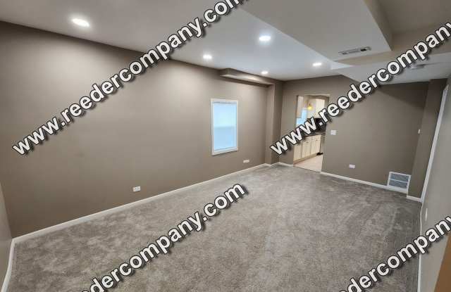 Spacious 2 bedroom 1 bath house near train station for easy commute. Gallery 3