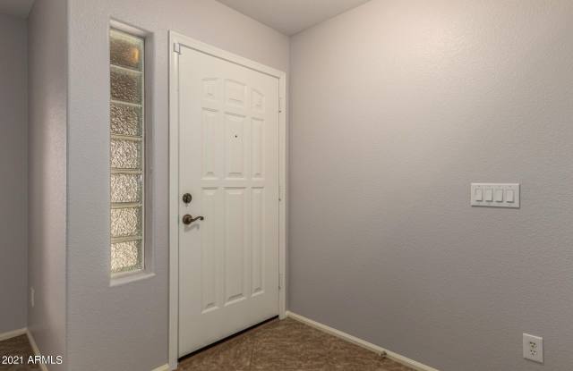 2438 W RUNNING DEER Trail Gallery 3