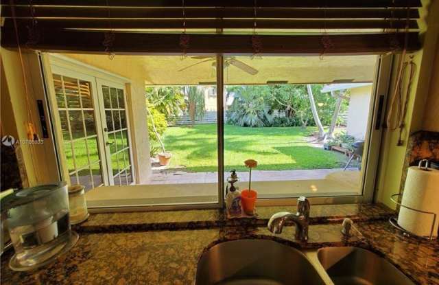 14475 SW 139th Ct Gallery 3