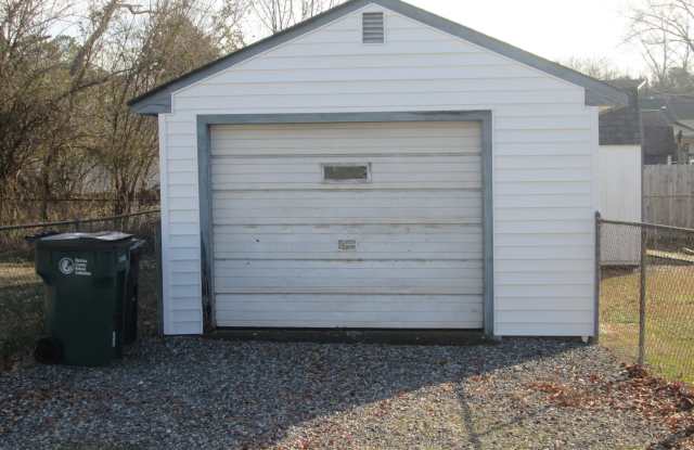 Three Bedroom Highland Springs Home. Available in September Gallery 4