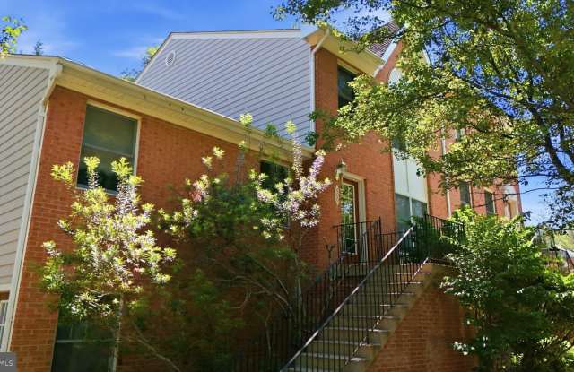 900 HICKORY Circle Gallery 4