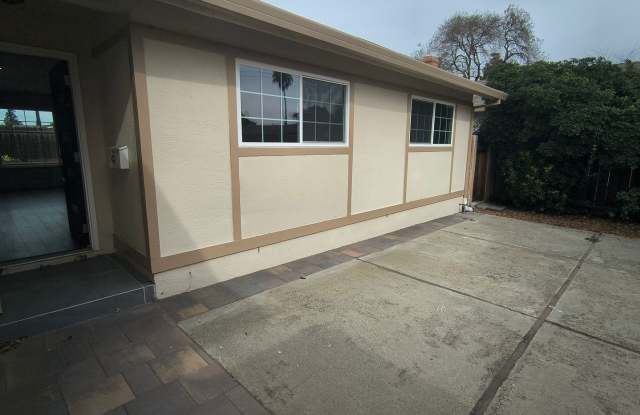 Beautiful  Spacious 4BED/2BATH Single Family Home For Rent In Livermore, Ca.!!!! photos photos