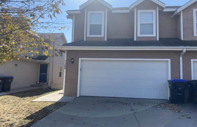 Excellent 3 bedroom with 2.5 bath with a basement and garage photos photos