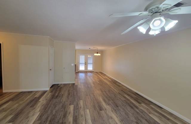 Well-Located 3BD/2BA Home with 2-Car Garage & Solar Gallery 4