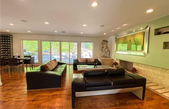 7736 Skyhill Drive Gallery 2