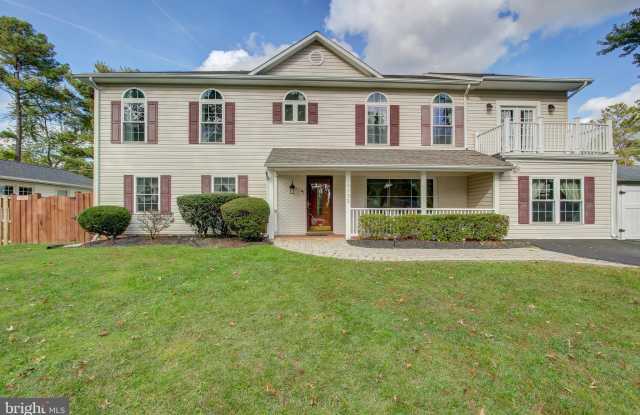 13132 PENNYPACKER LANE - 13132 Pennypacker Lane, Greenbriar, VA 22033