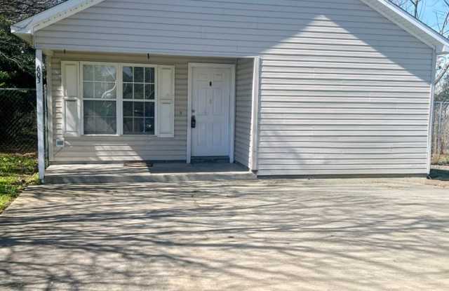 Cute Bungalow Convenient to Shopping  Restaurants! photos photos