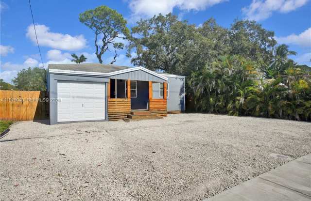 607 SW 9th St photos photos