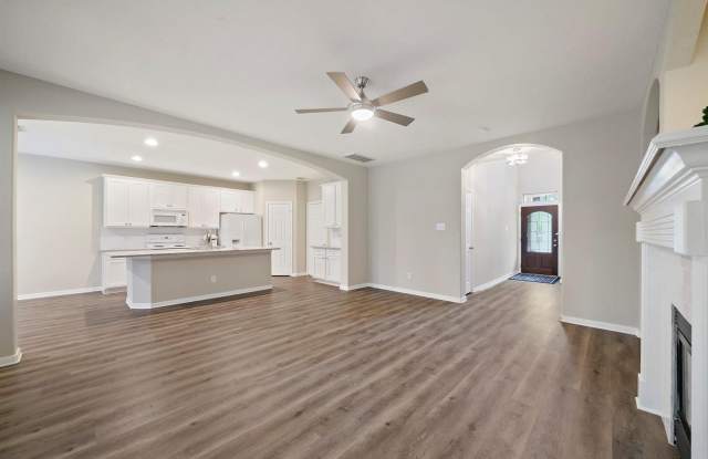130 West Burberry Circle - 130 Burberry Circle, The Woodlands, TX 77384