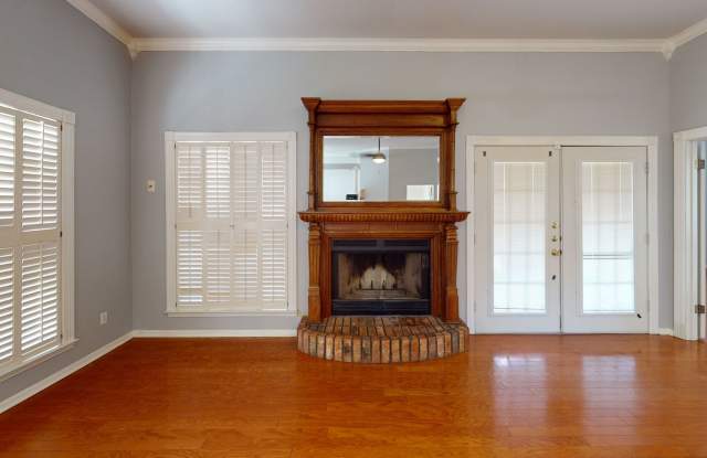 4 bedroom 2.5 bath on over 2 acres with inground pool Gallery 4