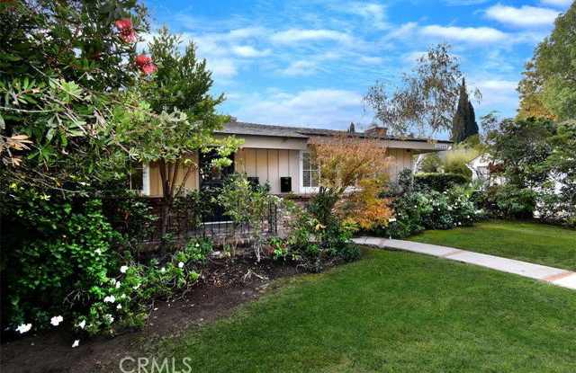 15344 Greenleaf Street photos photos