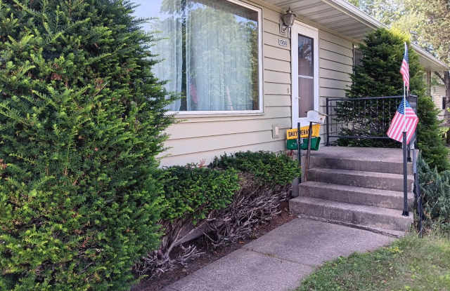 Click the “Apply Now” button or email wapmrentals@gmail.com for a prompt response. photos photos