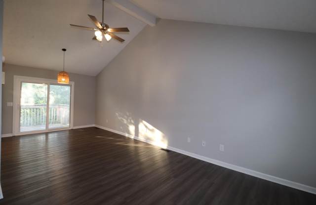 320 Lakeview Drive Gallery 3