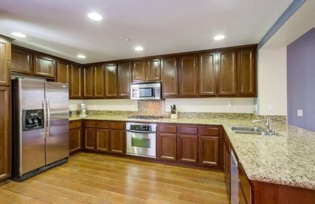 **Move in Special $1000 off 1st month's rent**Stunning 3-bed, 3.5 bath, tri-level condo w/ 2-car garage in Gianni Community photos photos