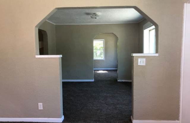 528 Bassett Avenue Gallery 3