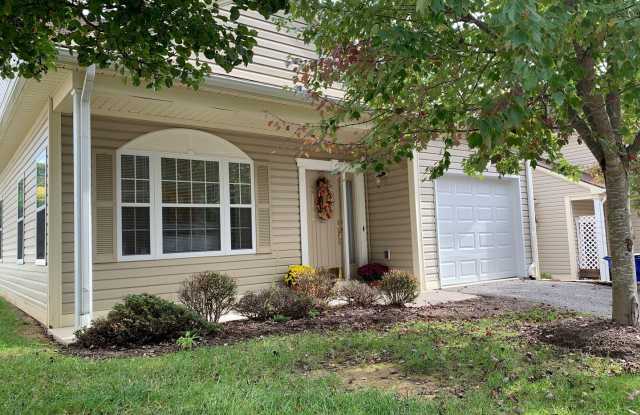 3 Bedroom, 2 Bath Townhouse End Unit with 1 Car Garage photos photos