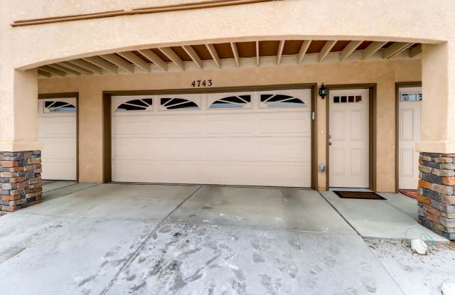 Beautiful 3 bedroom townhouse in gated community available! Gallery 3