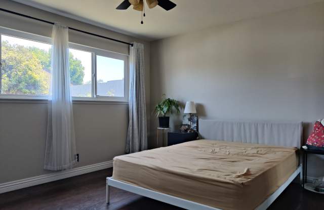 12569 Russell Avenue photos photos