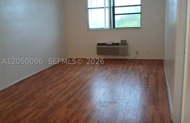 2501 Riverside Dr Gallery 2