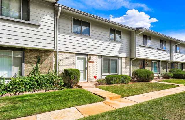 2 weeks free with lease signed and move-in occurs by 9/30/26! Updated 3 BD/ 1.5 BA Townhome in Aurora, CO Gallery 4