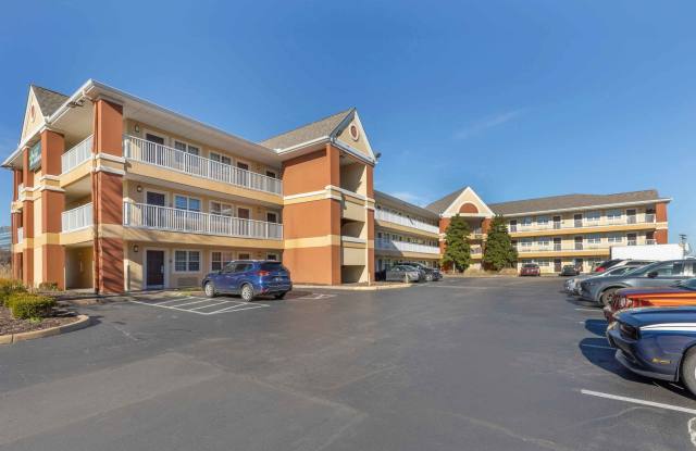 St. Louis - Westport - East Lackland Rd. Gallery 2