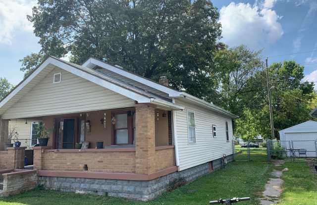 Spacious 2 bedroom 1 bath Home\ photos photos
