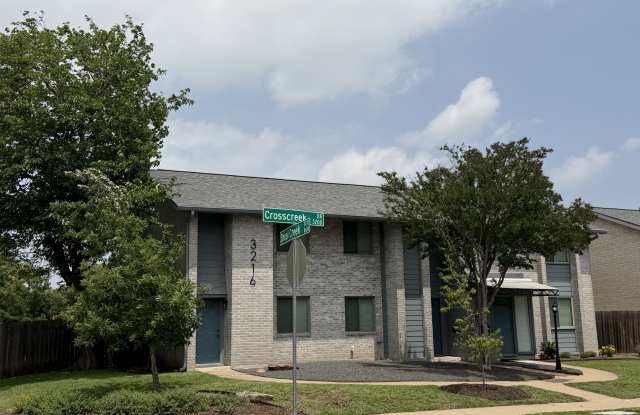 3216 Crosscreek Drive Gallery 2