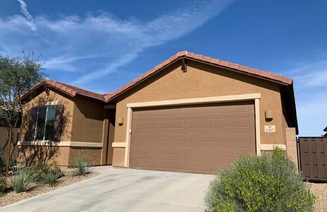 3 Bedroom 2 Bath Home with 2 car garage, only built in 2020 photos photos