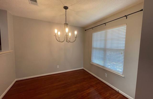 2 Bedroom Townhome in McAlister's Place! Gallery 4