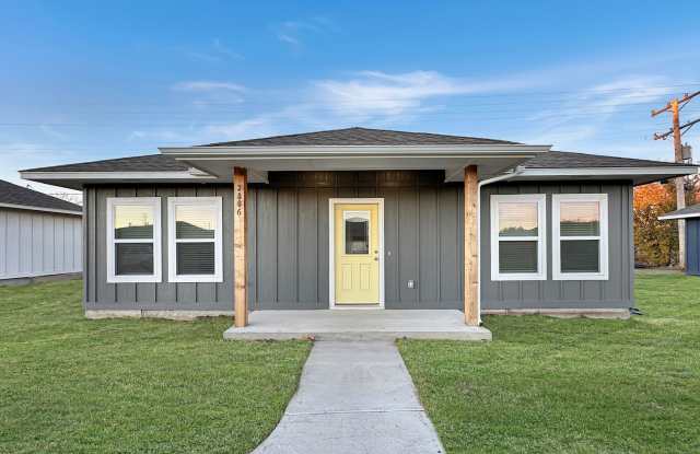 Modern Comfort in a Spacious 2-Bedroom Home – Schedule a Tour Today - 125 Sterling Drive, Chickasha, OK 73018