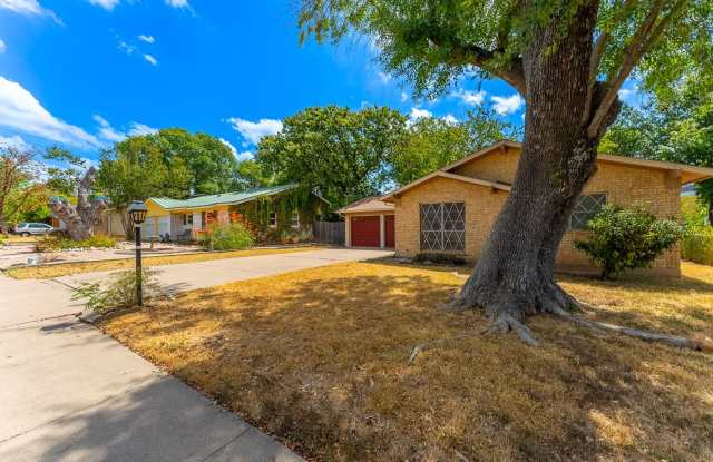 Centrally located 3bed/2 bath home in Huntland Heights! Gallery 4