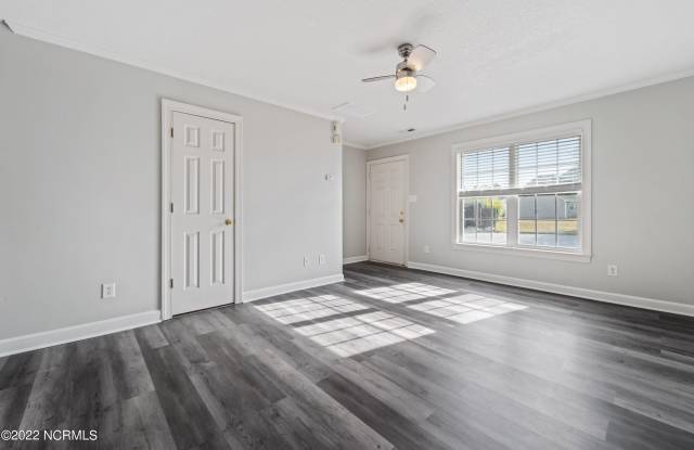 702 Springwood Drive Gallery 3