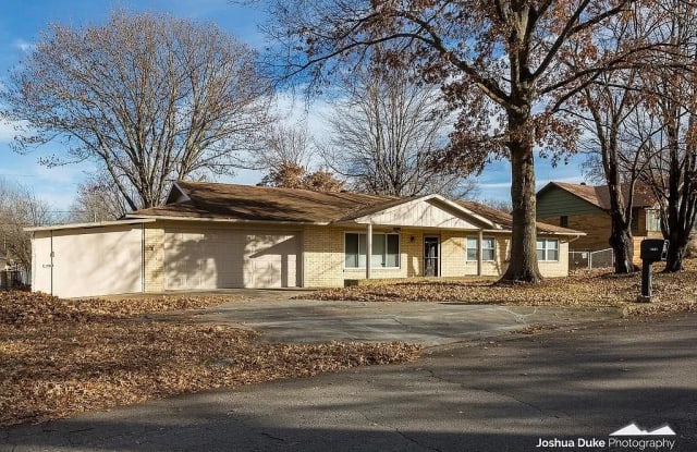 1001 S 12nd street - 1001 S 12th St, Rogers, AR 72756