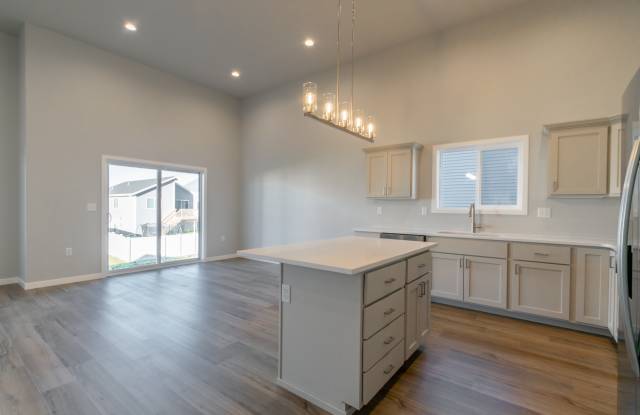 3725 33rd St S photos photos